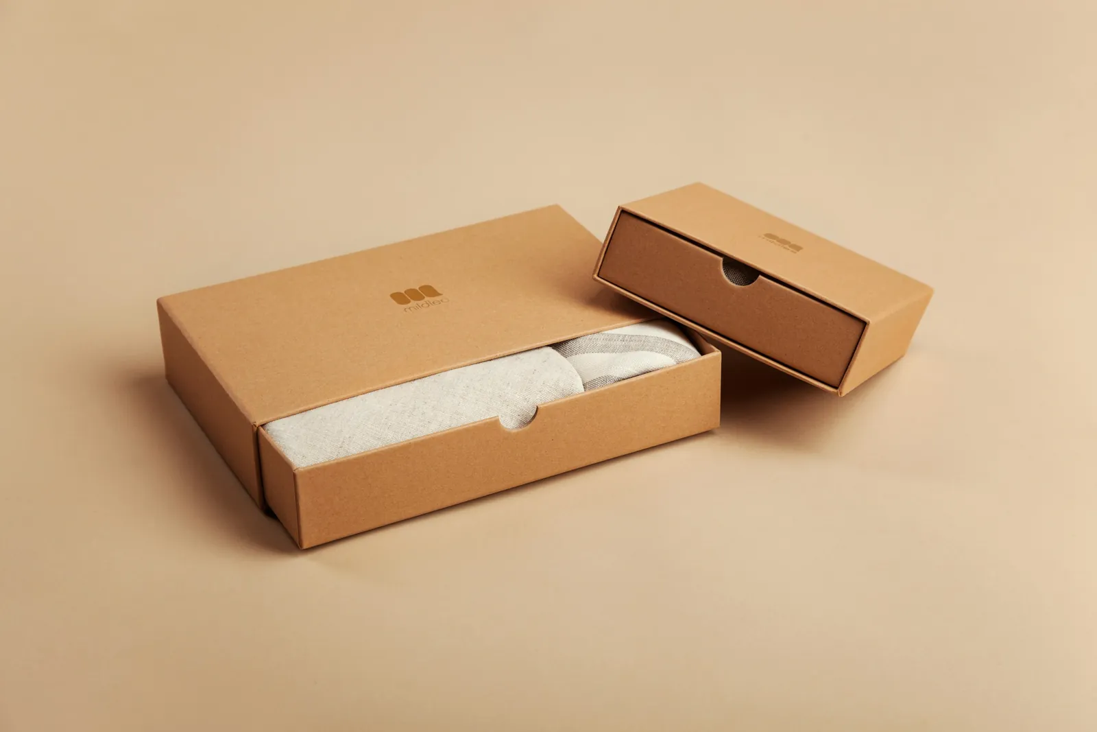 Kraft airplane mailer box with a tuck-in lid